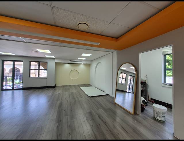 108M² OFFICE TO LET IN HYDE PARK